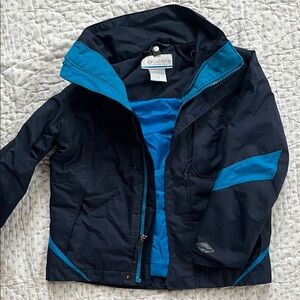 Size 4/5 Columbia Kids Navy and blue ski shell/coat
